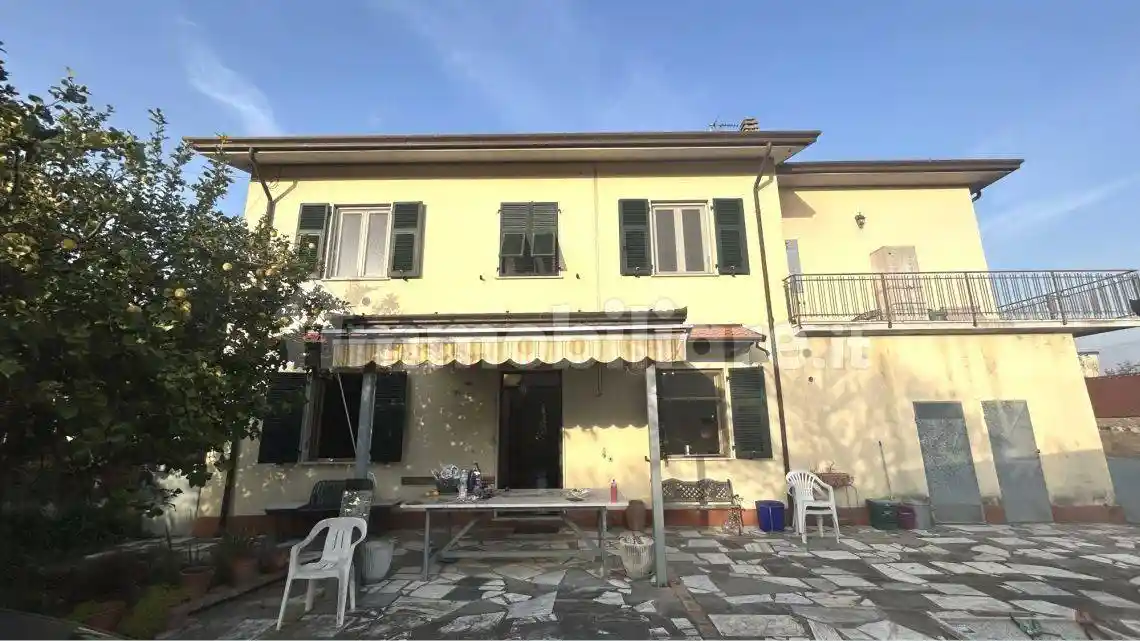 Appartamento in vendita a Sarzana