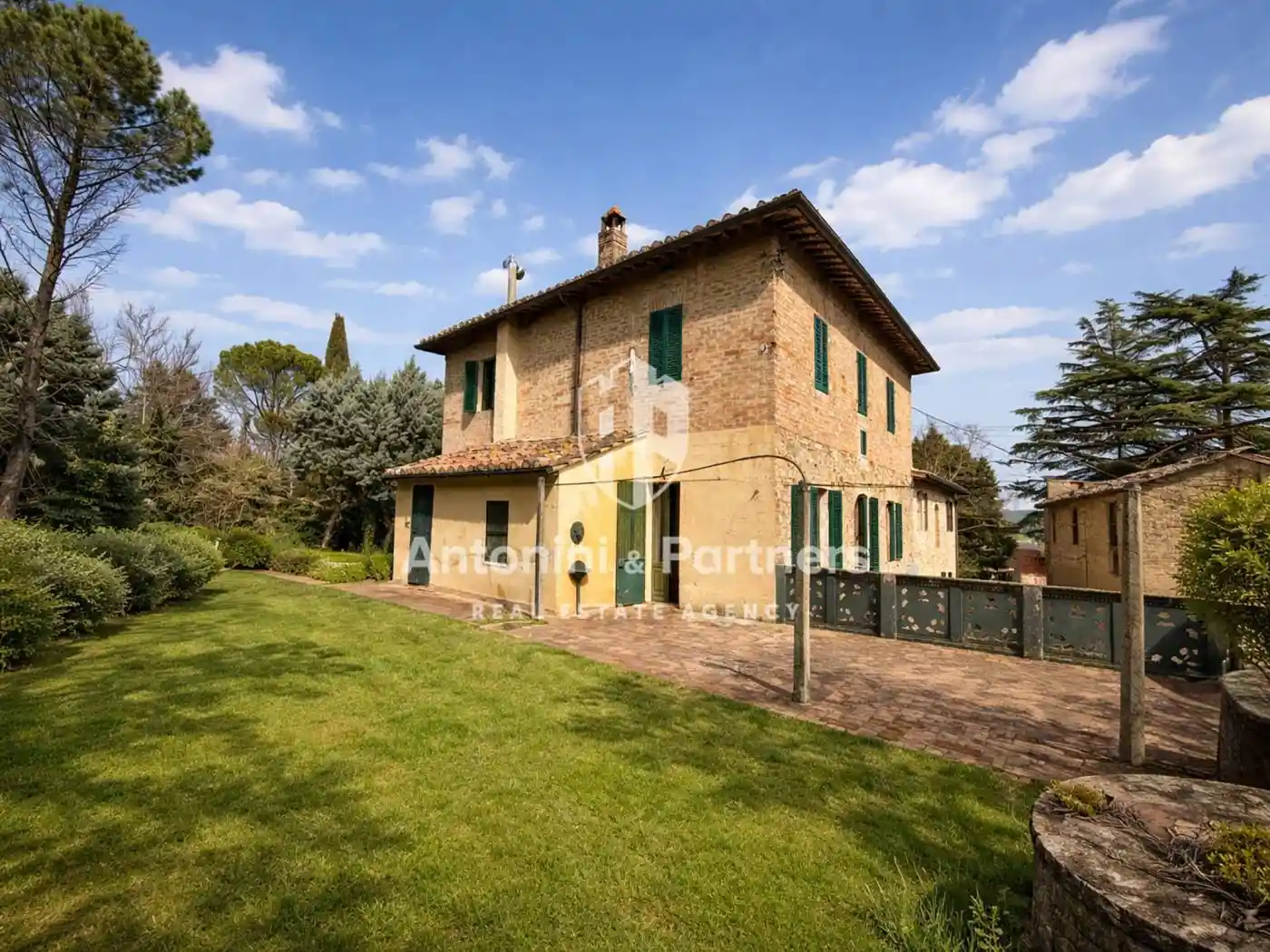 Palazzo - Edificio in vendita a Marsciano