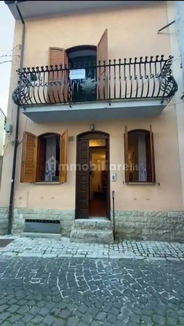 Palazzo - Edificio in vendita a Alfedena