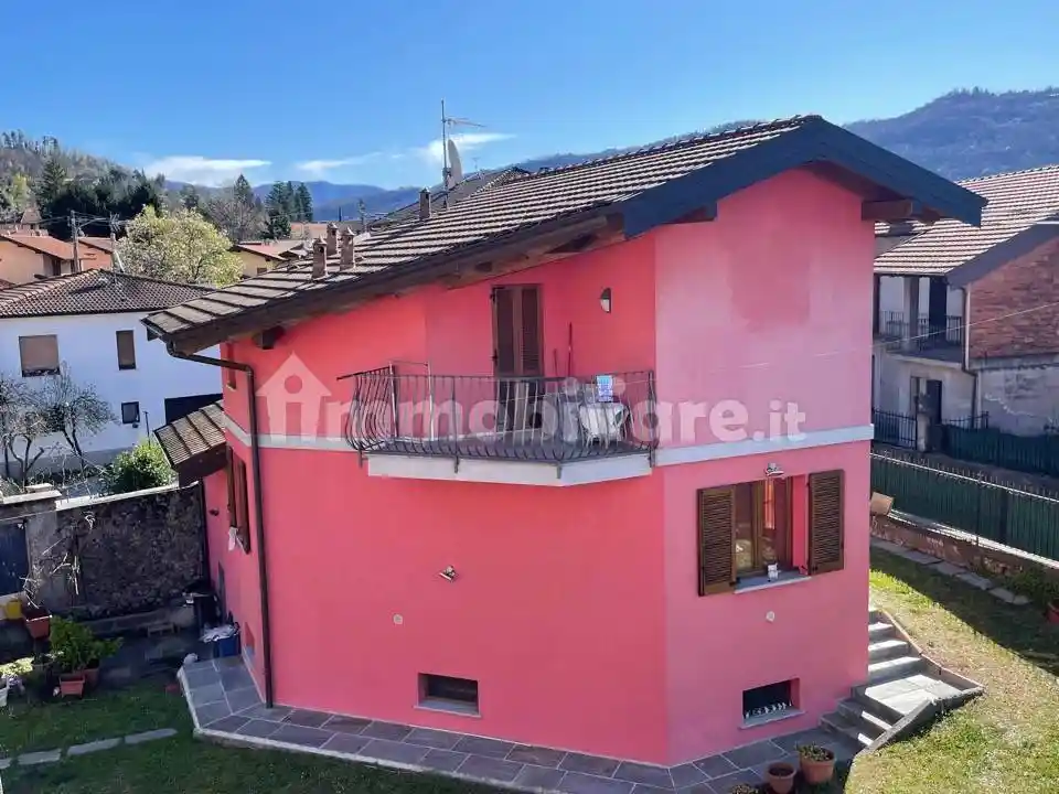 Villa in vendita a Cuveglio