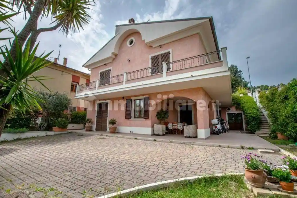 Villa in vendita a Civitanova Marche