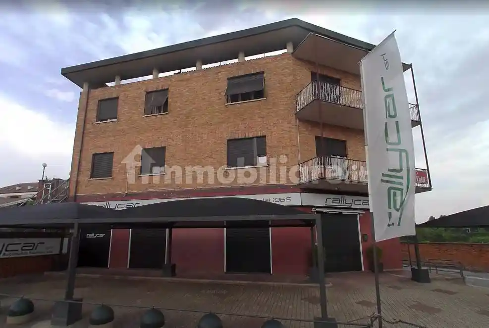 Palazzo - Edificio in vendita a Borgaro Torinese