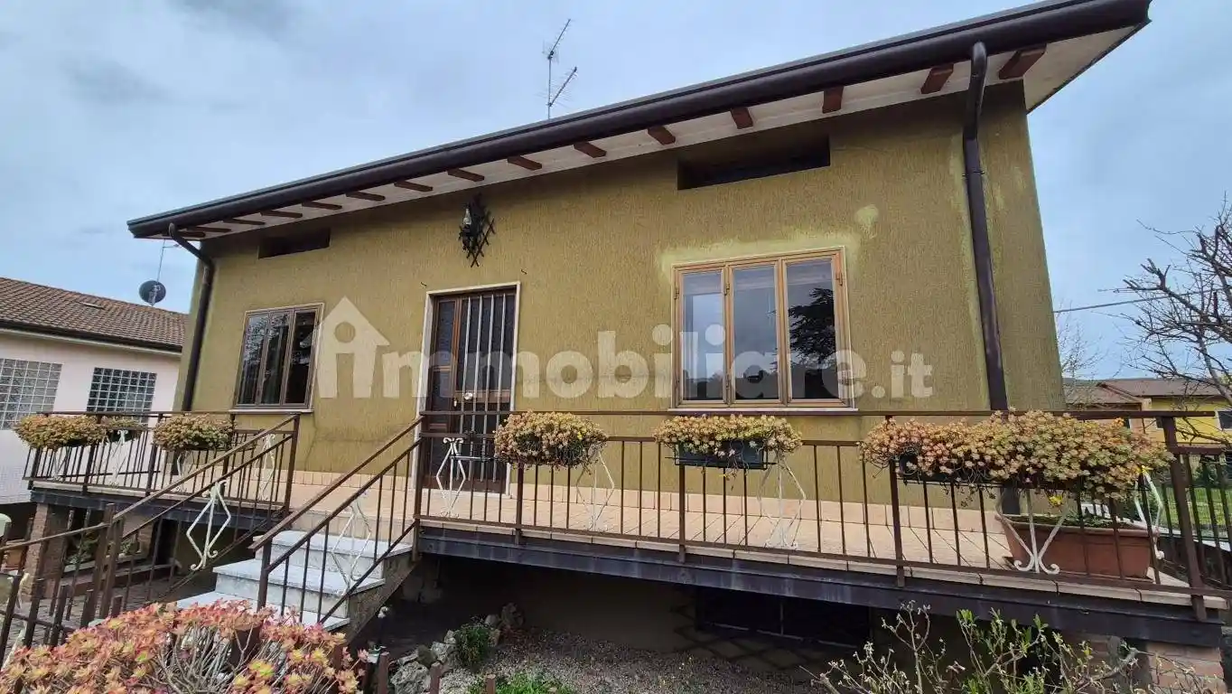 Villa in vendita a Soave