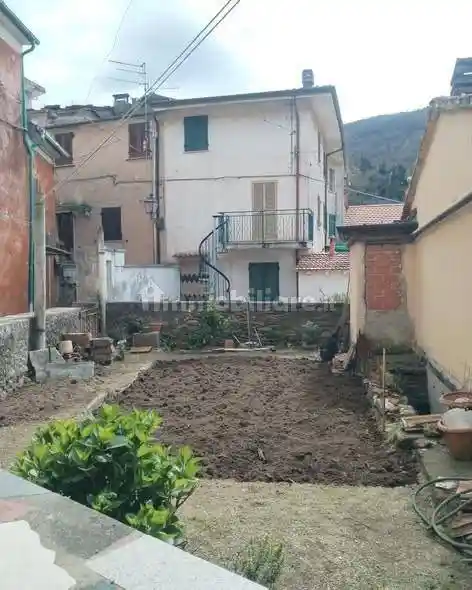 Casa indipendente in vendita a Massa