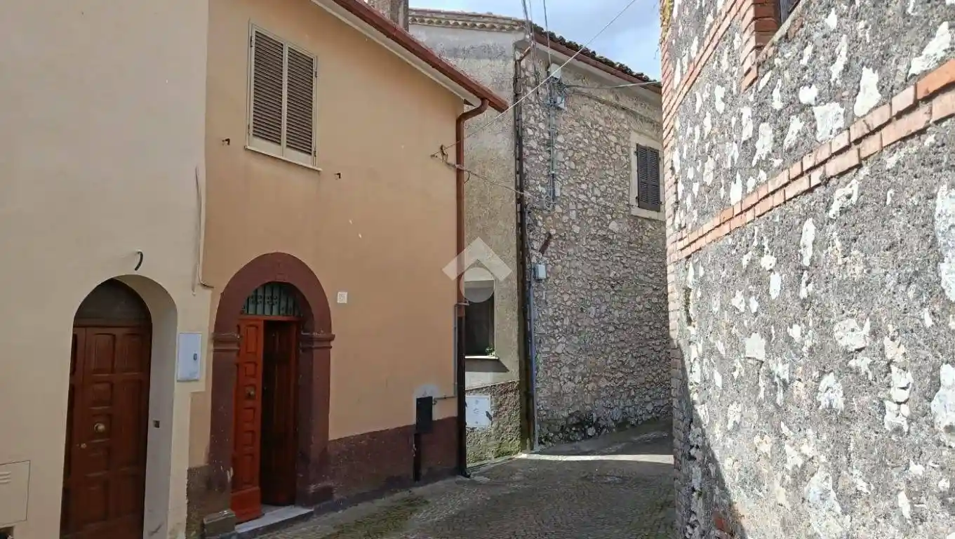Casa indipendente in vendita a Vico nel Lazio