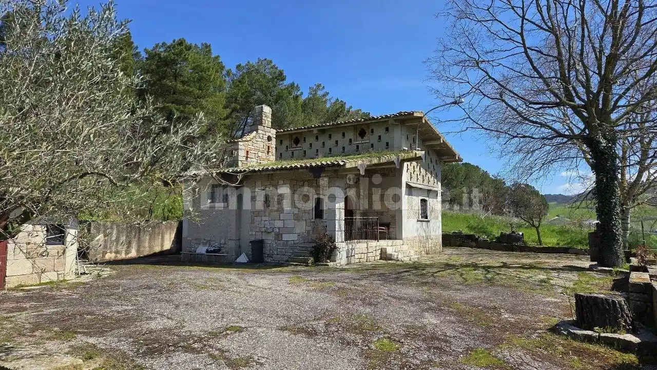Villa in vendita a Vallesaccarda