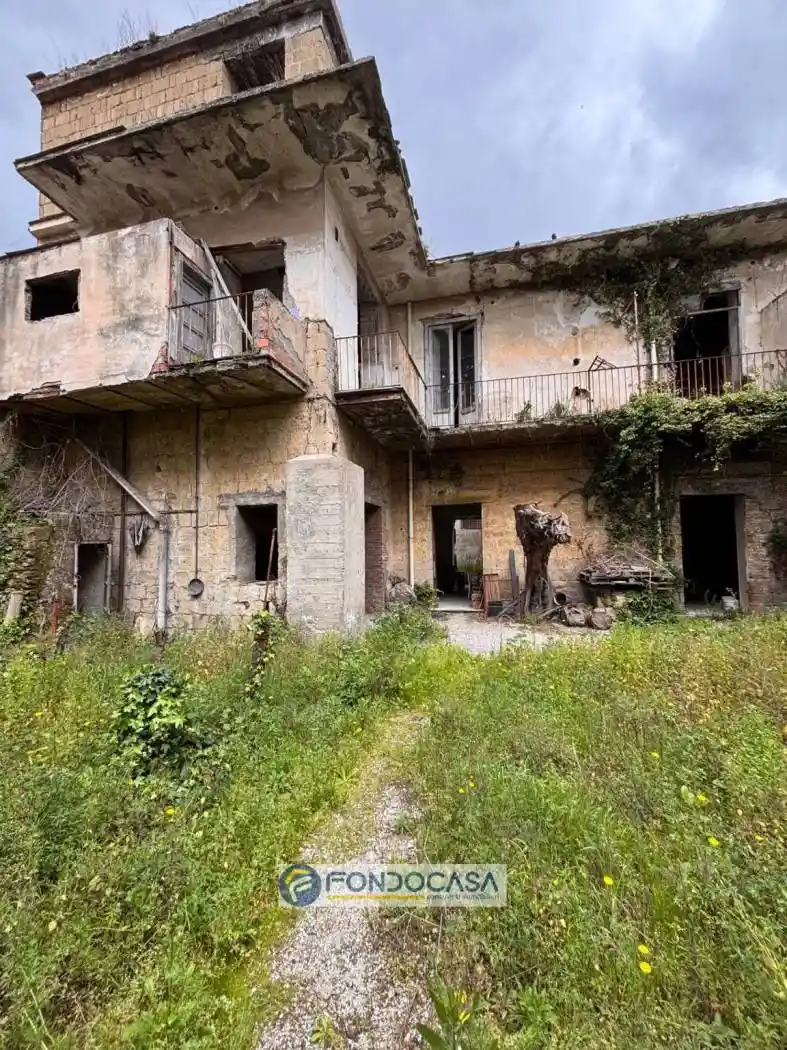 Palazzo - Edificio in vendita a Sant'Antimo