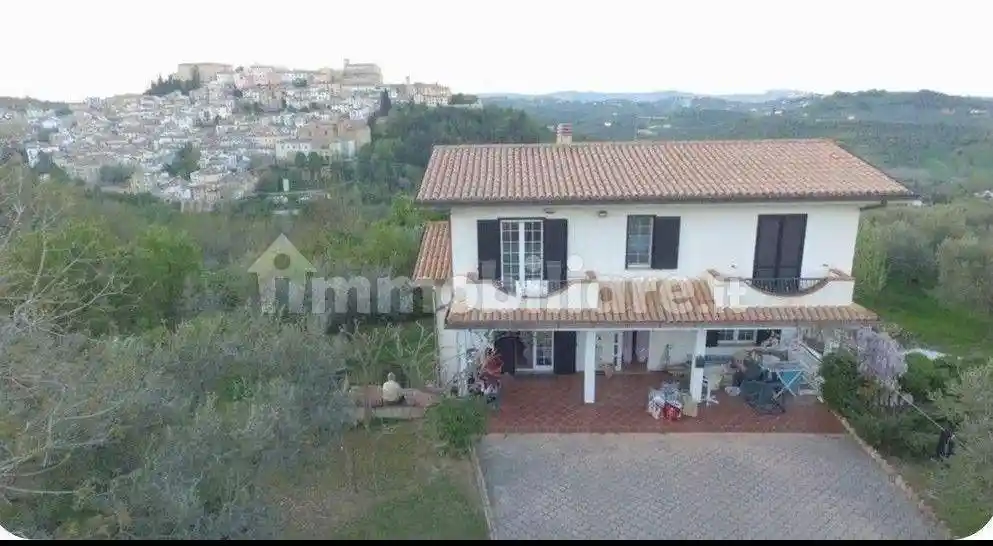 Villa in vendita a Loreto Aprutino