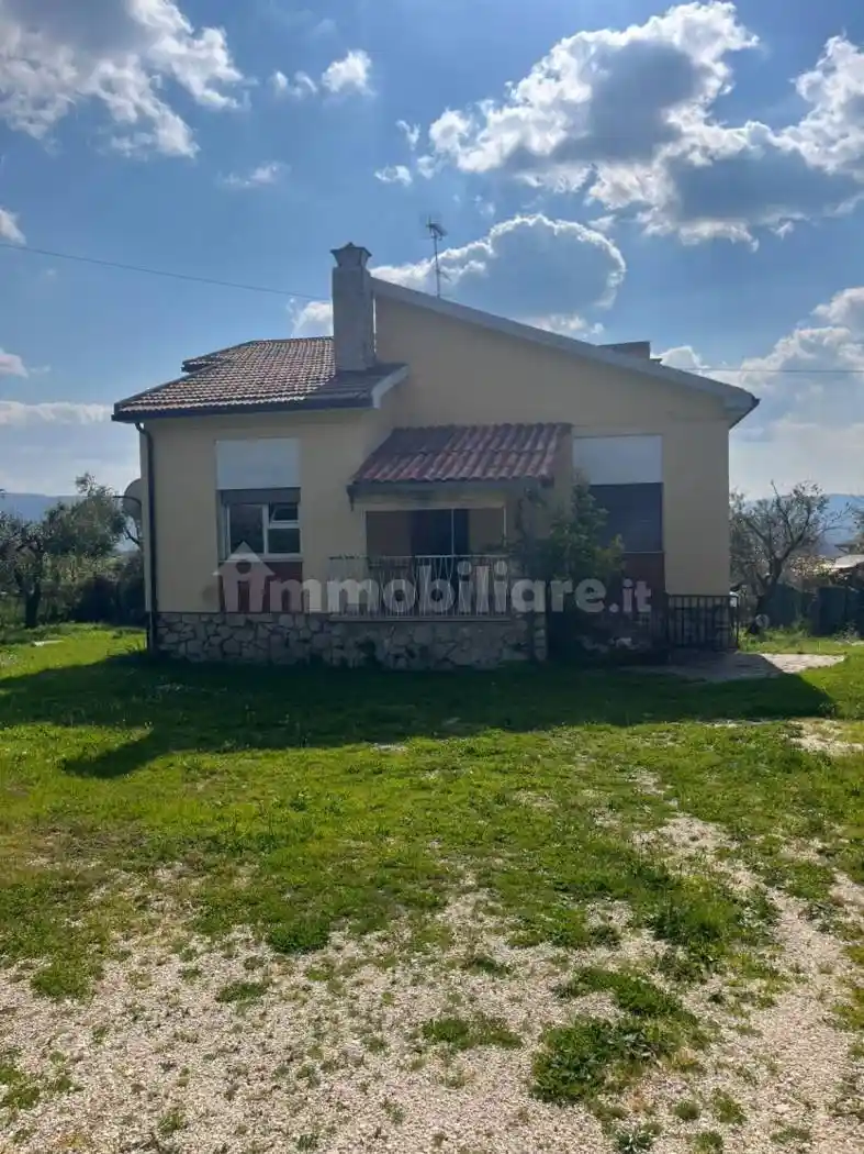 Villa in vendita a Monteleone Sabino