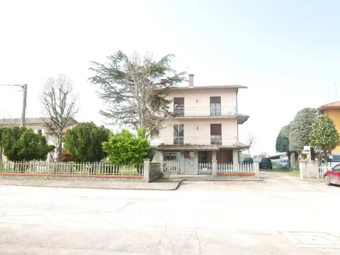 Casa indipendente in vendita a Forlì