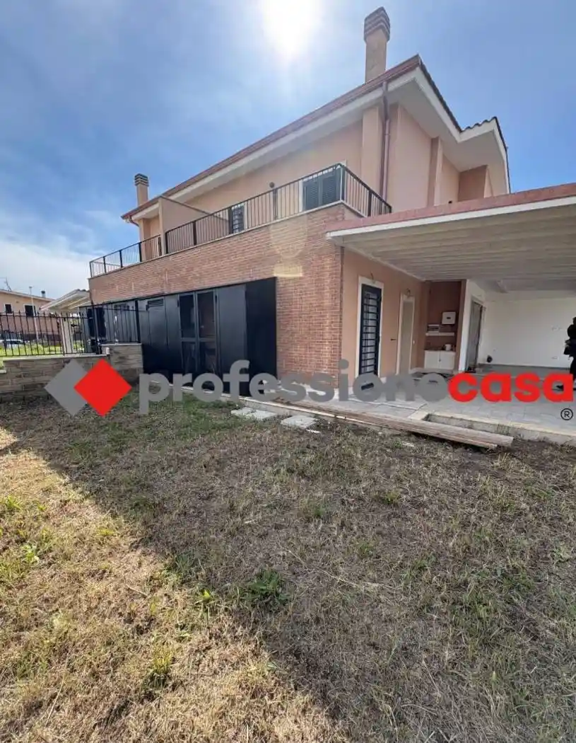 Villa in vendita a Pomezia