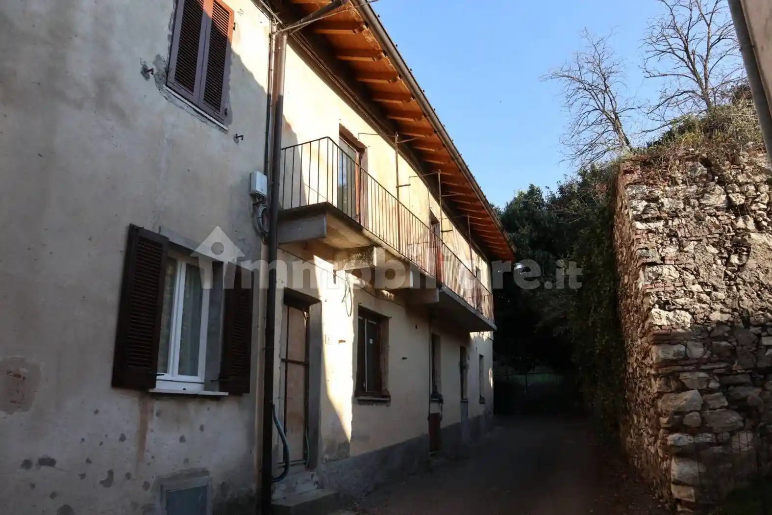 Palazzo - Edificio in vendita a Monvalle