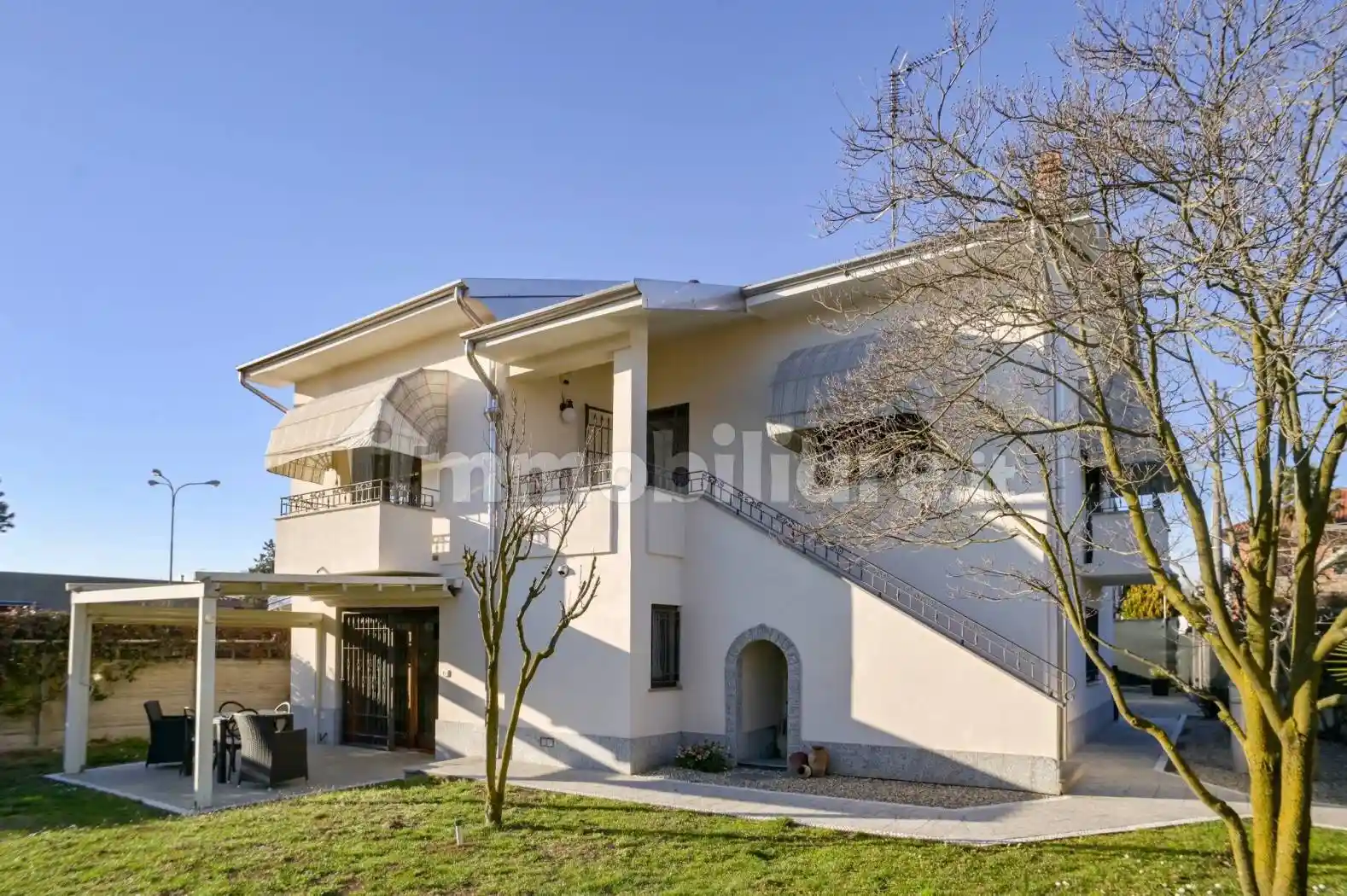 Villa in vendita a Cardano al Campo