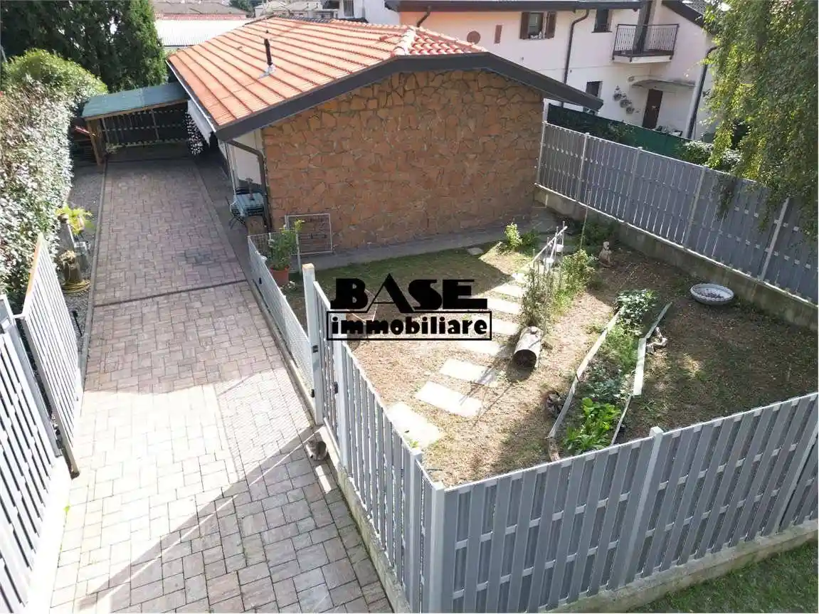 Casa indipendente in vendita a Fino Mornasco