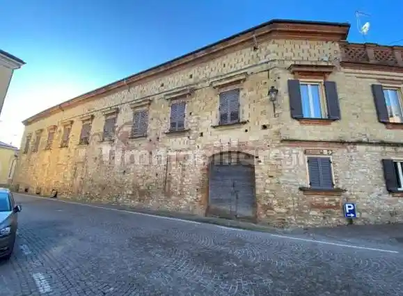 Palazzo - Stabile in vendita a Grazzano Badoglio