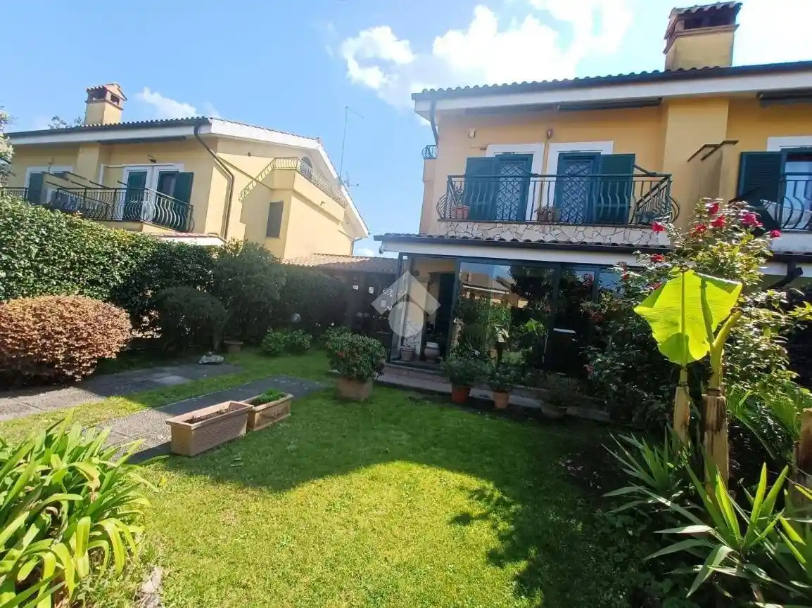 Villa in vendita a Nepi