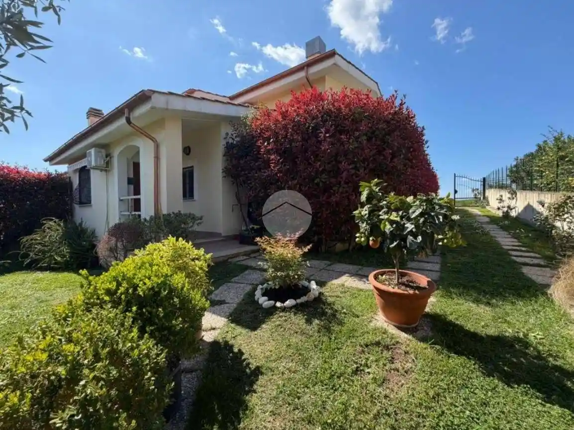 Villa in vendita a Fara in Sabina