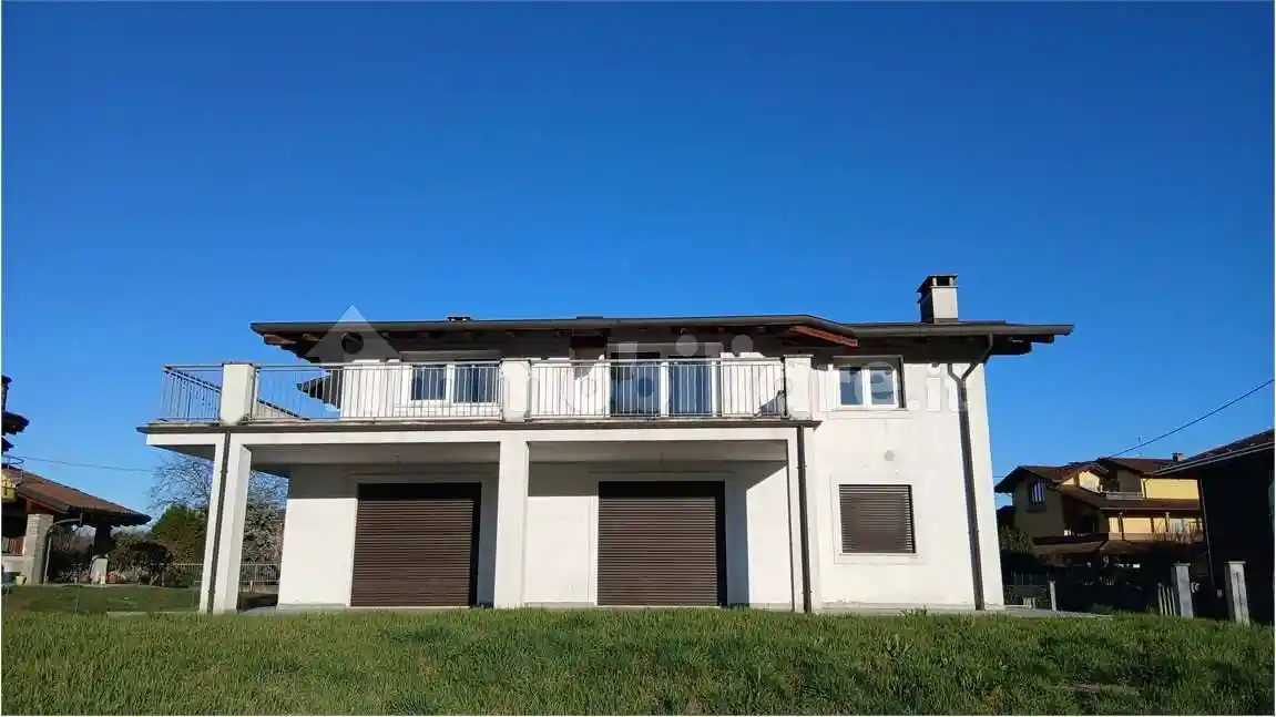 Villa in vendita a Borgomanero