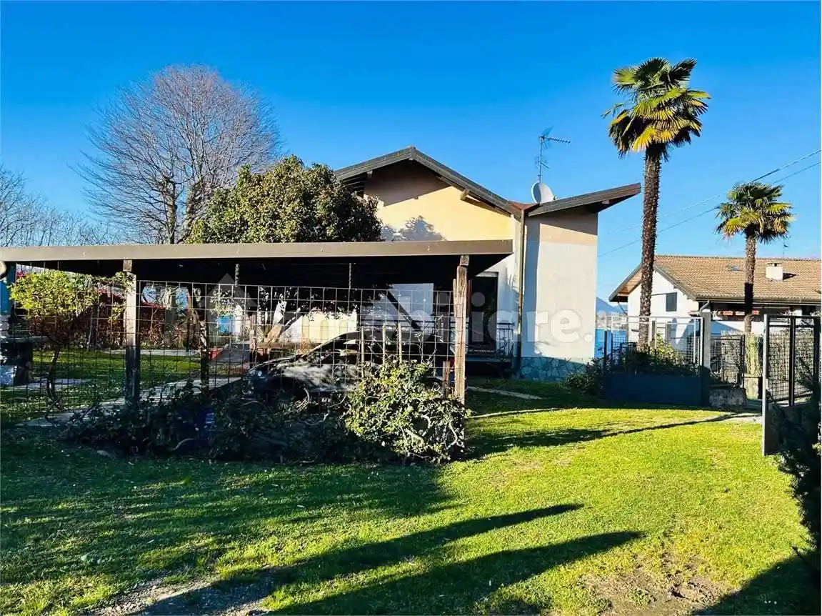 Villa in affitto a Ranco