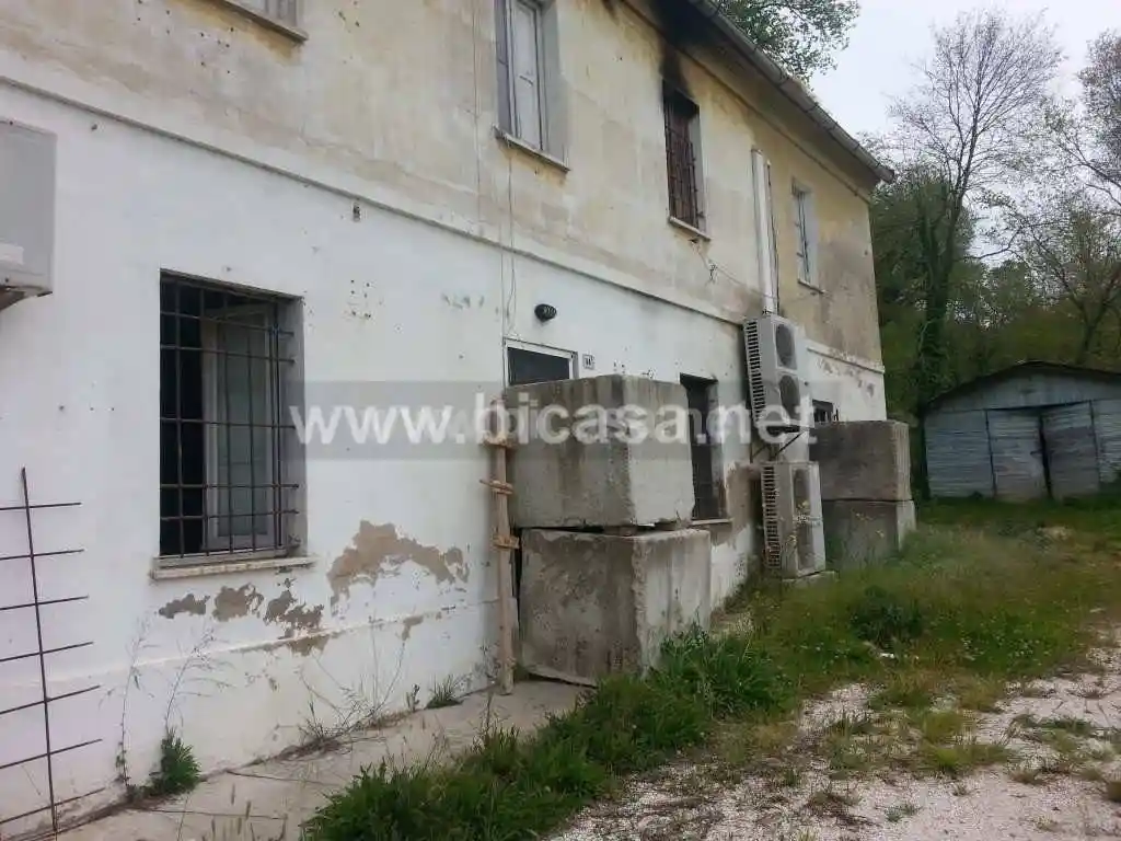 Rustico - Casale in vendita a Pesaro