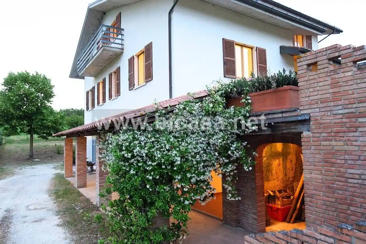 Villa in vendita a Pergola