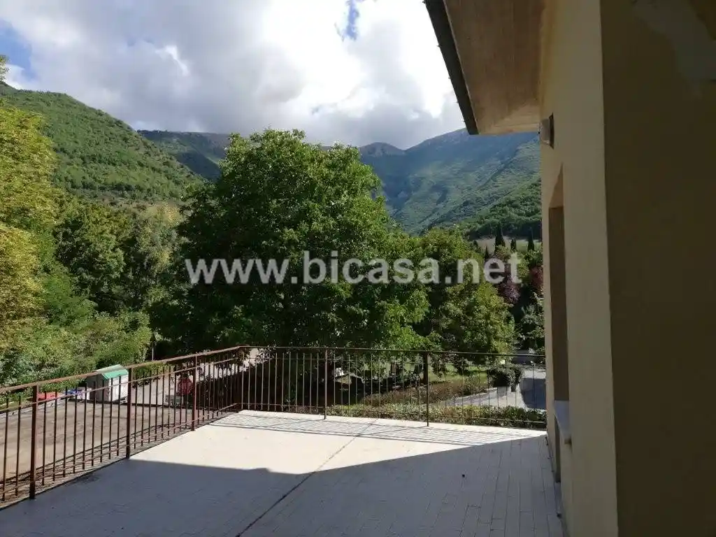 Villa in vendita a Cantiano