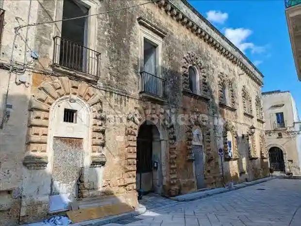 Palazzo - Stabile in vendita a Casarano