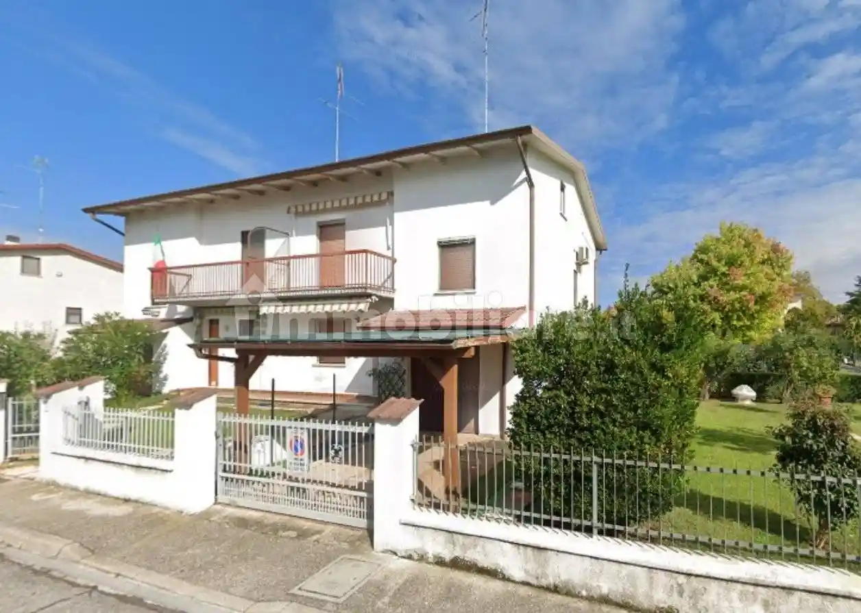 Villa in vendita a Mantova