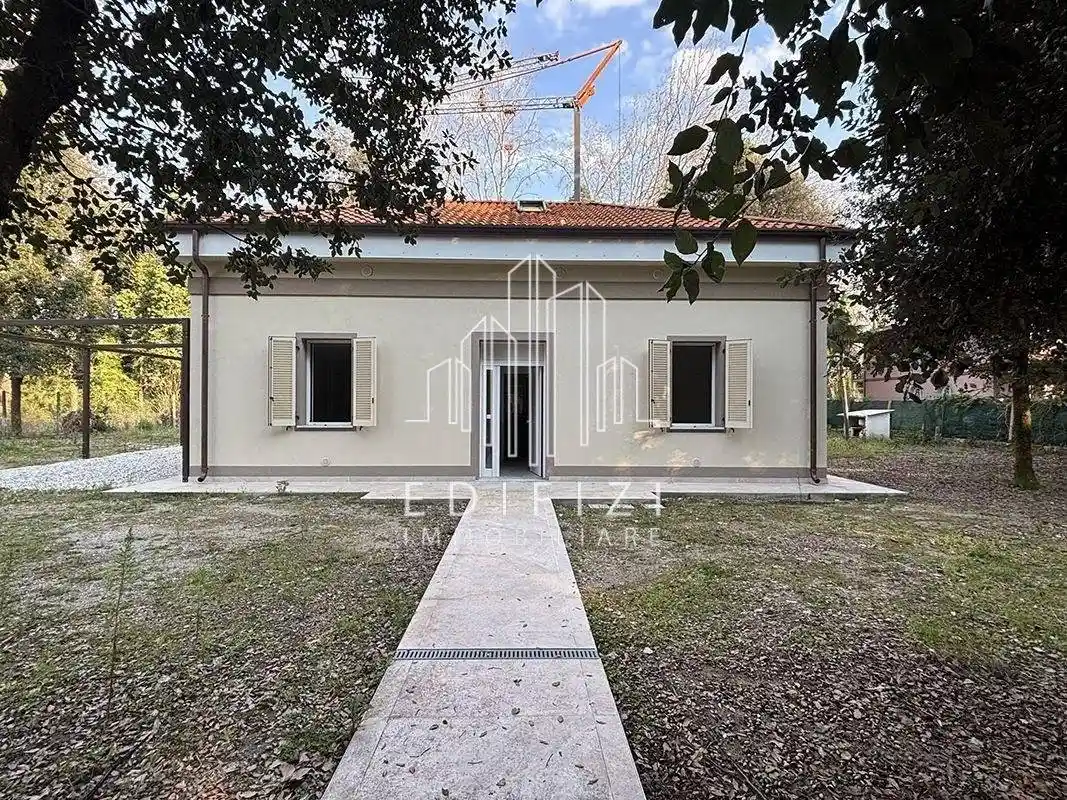 Casa indipendente in vendita a Massa