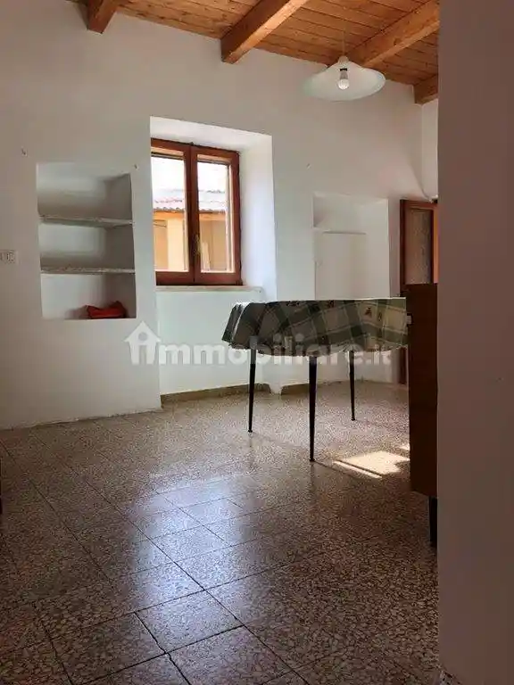 Casa indipendente in vendita a Castel Sant'Angelo