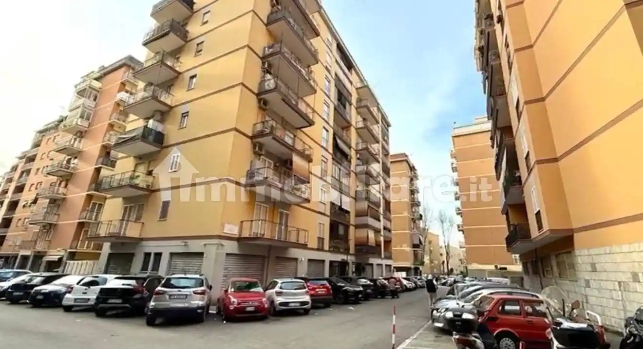 Palazzo - Edificio in vendita a Roma