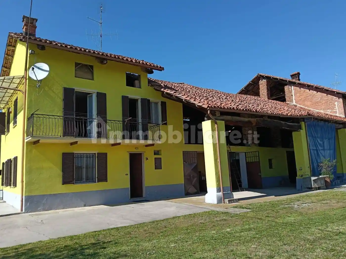 Rustico - Casale in vendita a Carrù