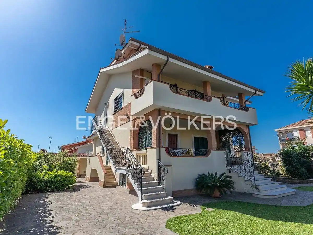 Villa in vendita a Pomezia