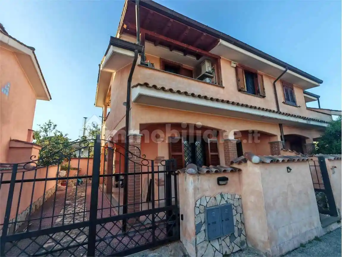 Villa in vendita a Pomezia