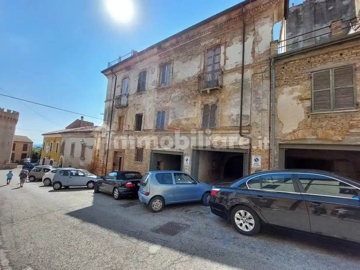 Palazzo - Edificio in vendita a Mosciano Sant'Angelo