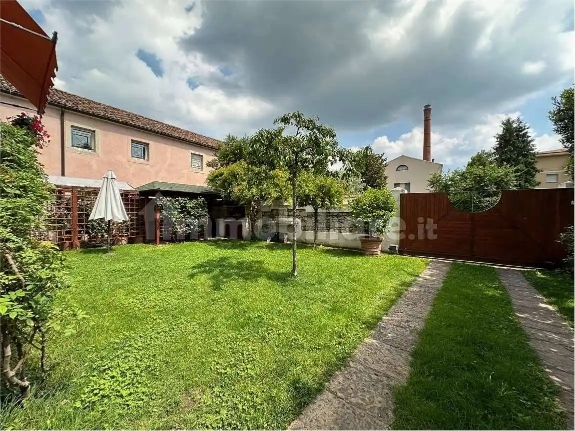 Casa indipendente in vendita a Vittorio Veneto