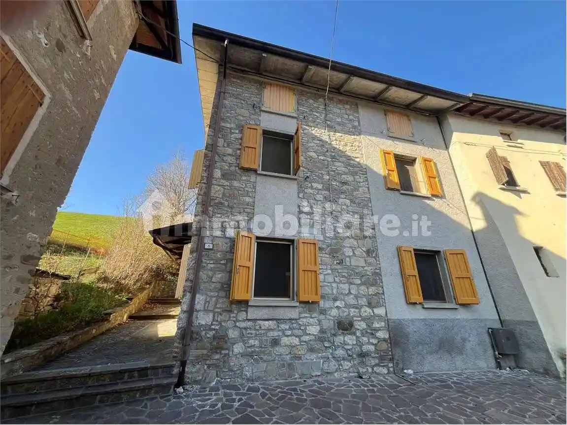 Casa indipendente in vendita a Vezzano sul Crostolo