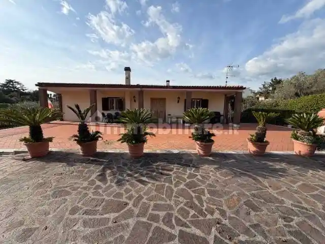 Villa in vendita a Aprilia