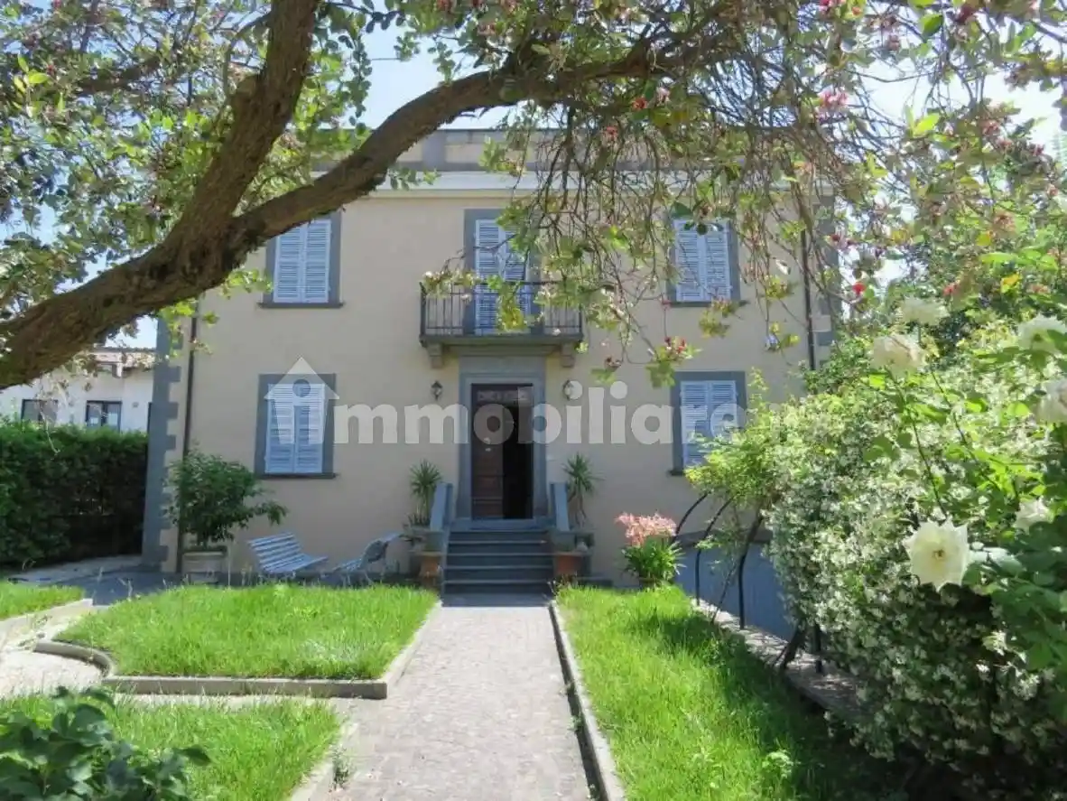 Palazzo - Stabile in vendita a Castiglione in Teverina