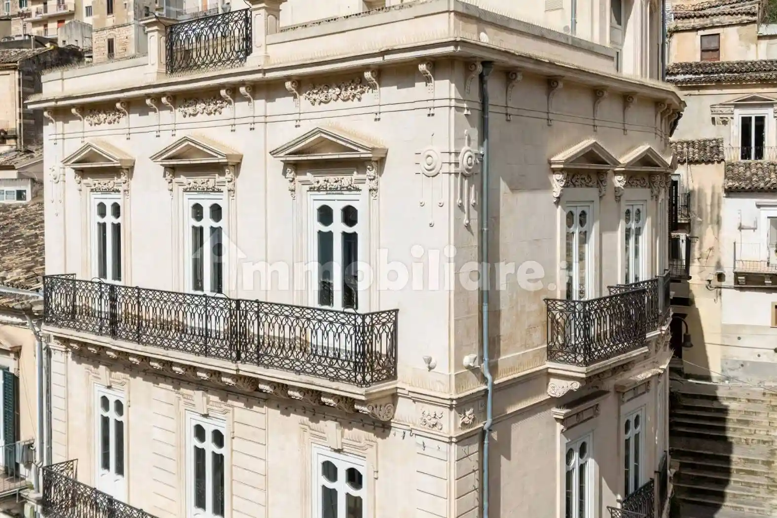 Palazzo - Edificio in vendita a Modica