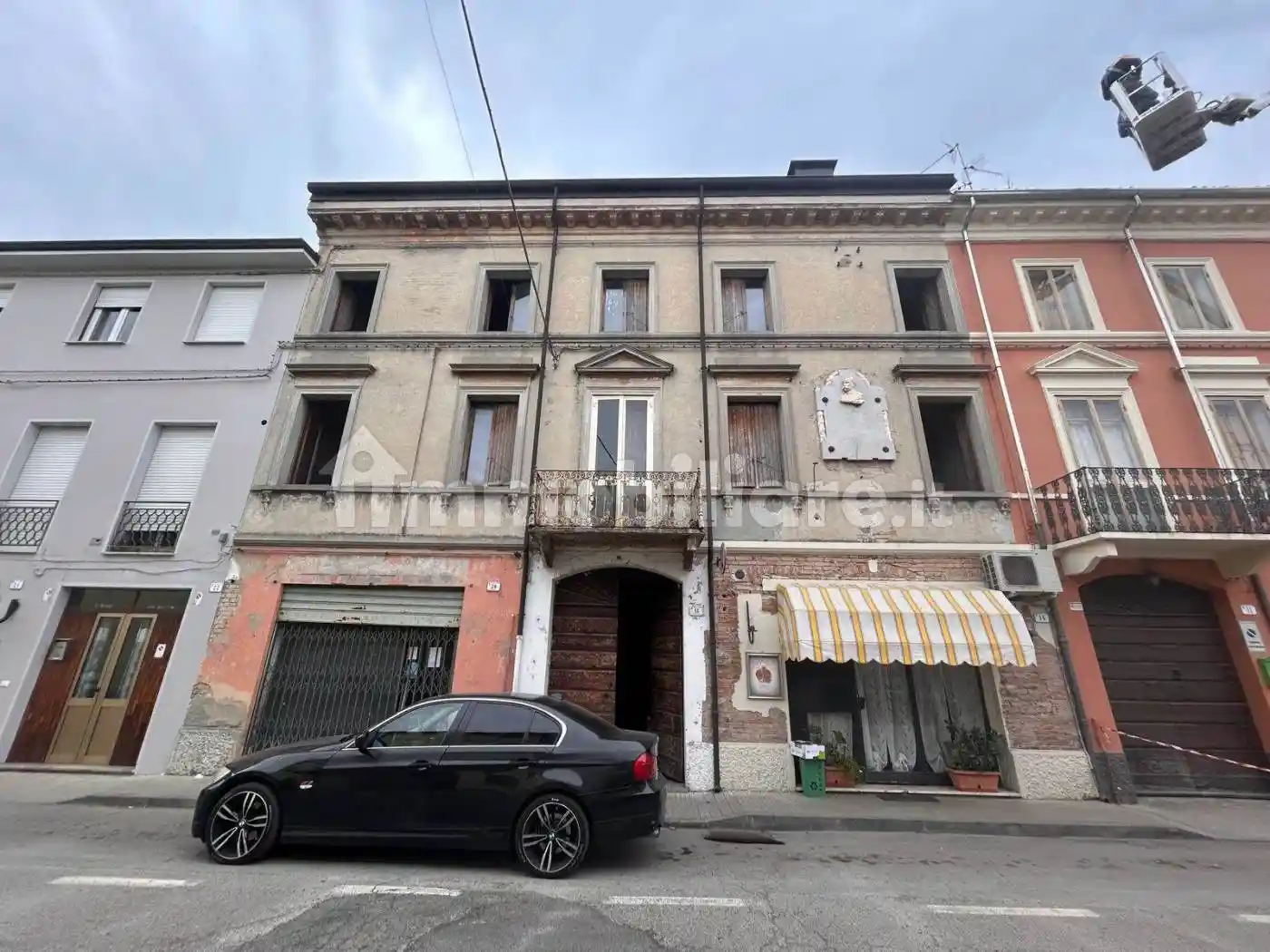 Palazzo - Edificio in vendita a Luzzara
