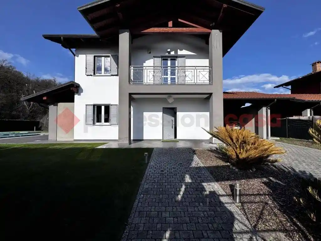 Villa in vendita a Oleggio Castello
