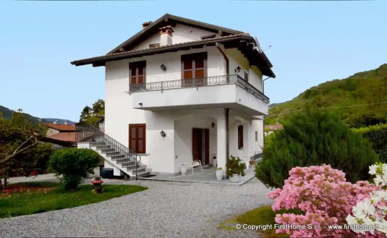 Casa indipendente in affitto a Cuvio