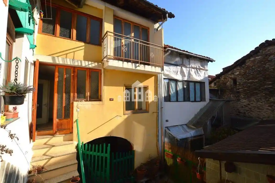 Casa indipendente in vendita a Issiglio