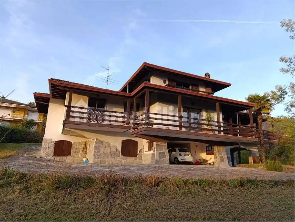 Villa in vendita a Arizzano