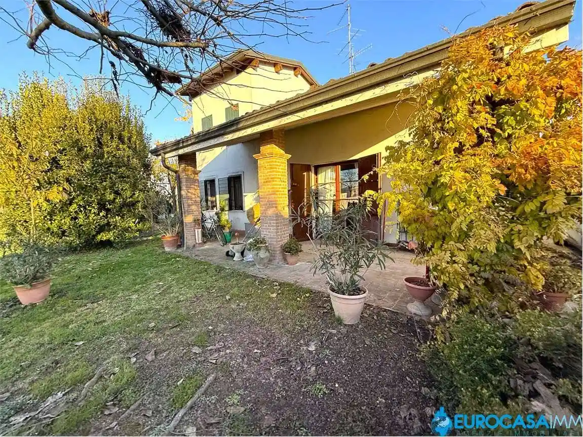 Casa indipendente in vendita a Rolo
