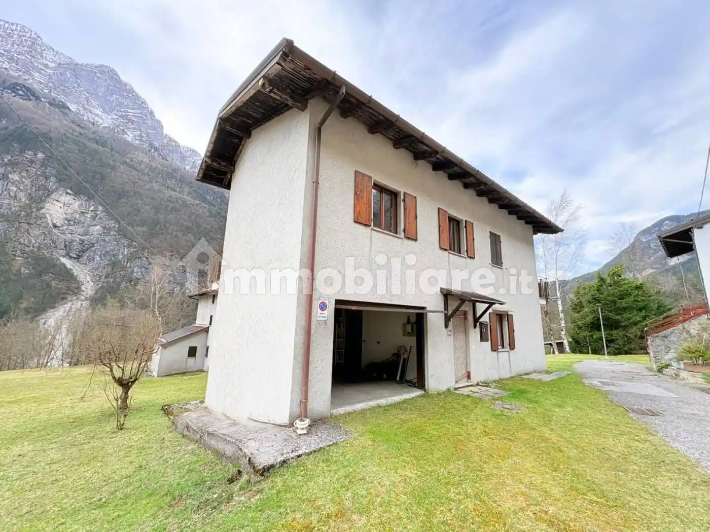 Villa in vendita a Chiusaforte