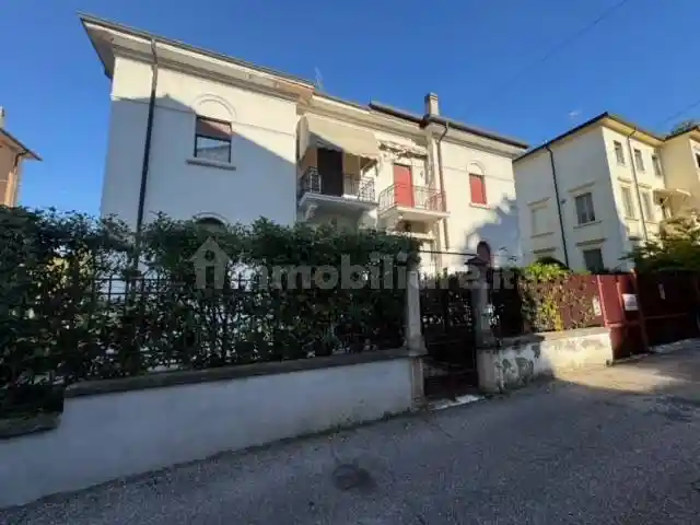 Villa in vendita a Verona