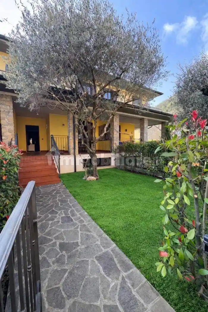 Villetta a schiera in vendita a Monticelli Brusati