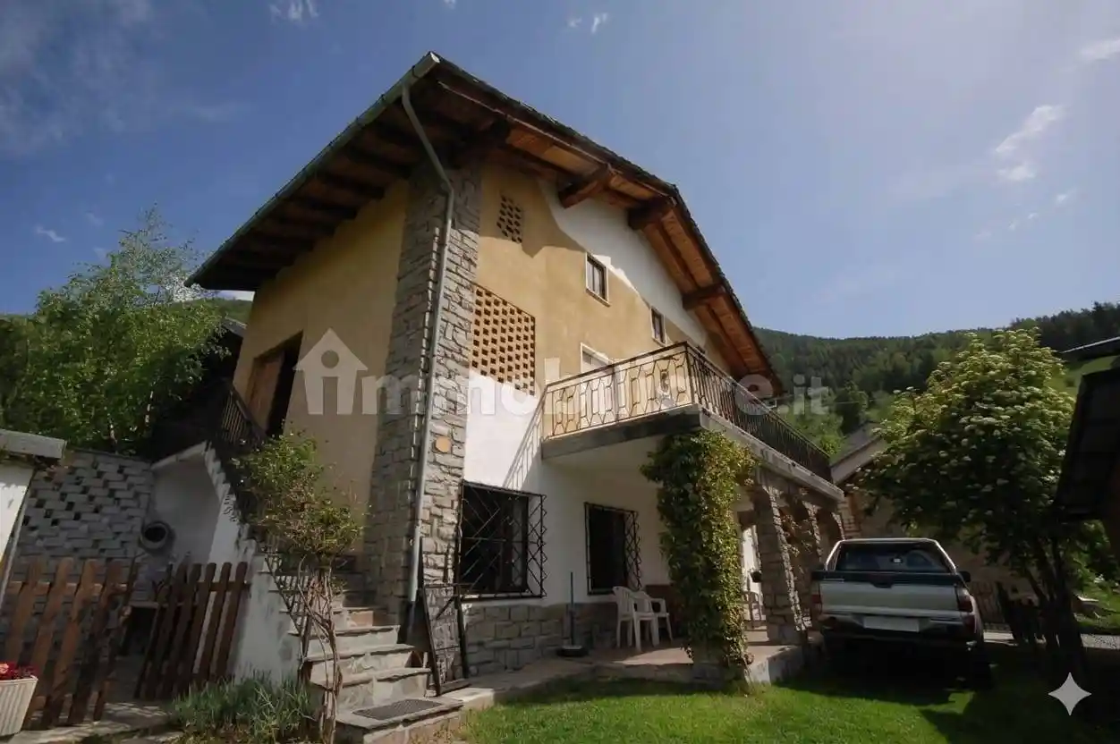 Villa in vendita a Charvensod